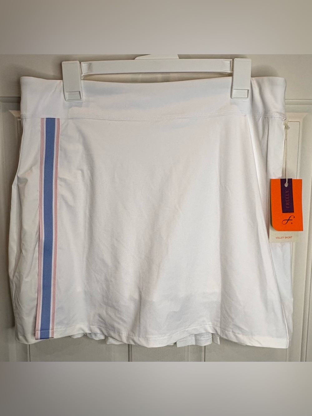 Freely Women’s White Athletic Tennis Skort Size L Pull-On Pockets Striped